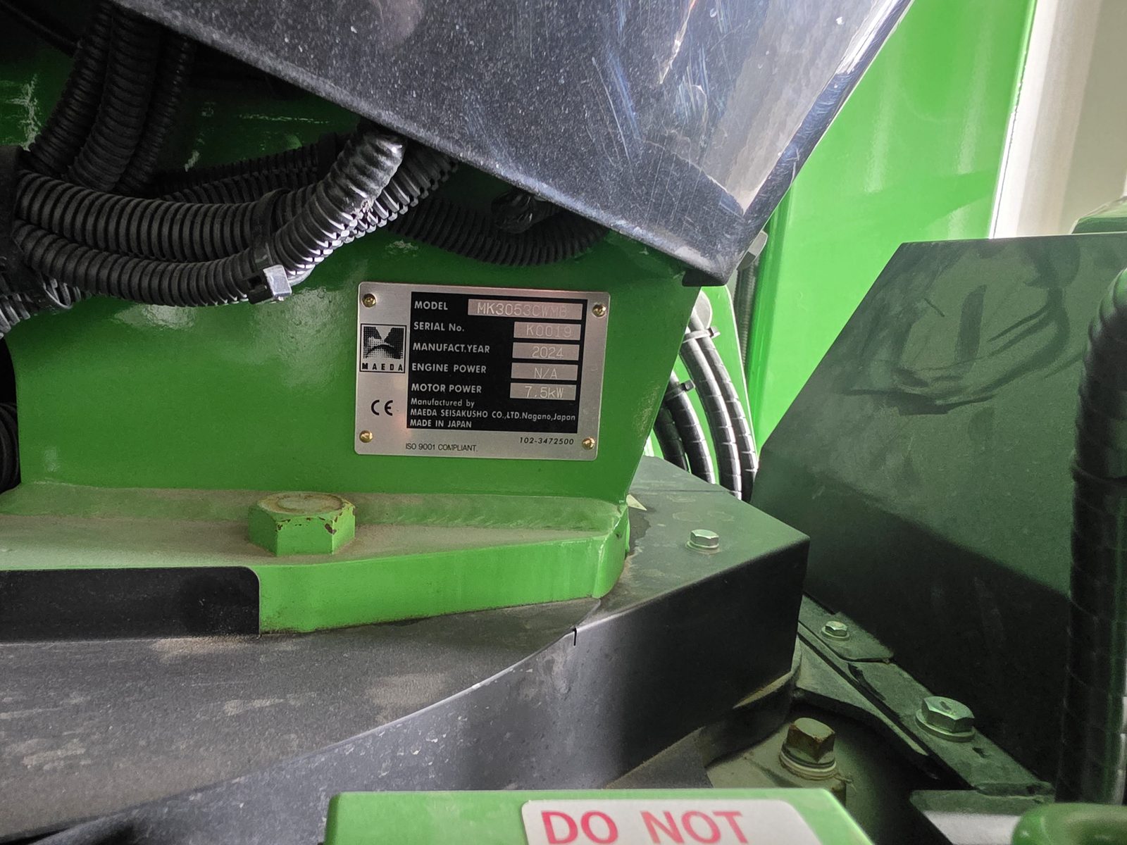 Manufacturer's plate (make + model)