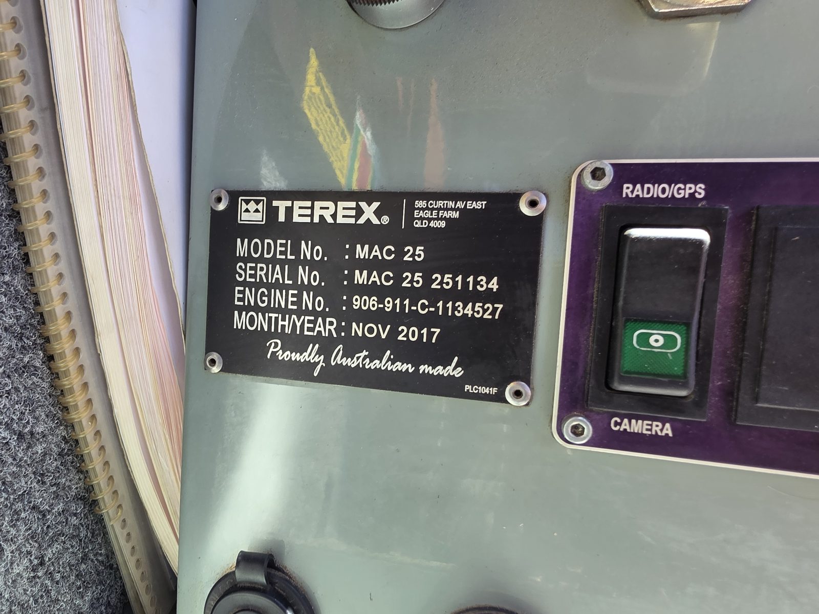 Manufacturer's plate (make + model)