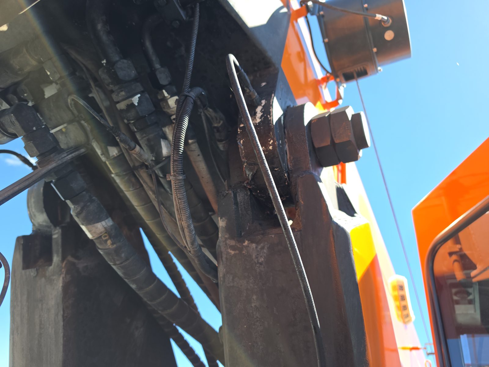 Boom pivot pins (4)