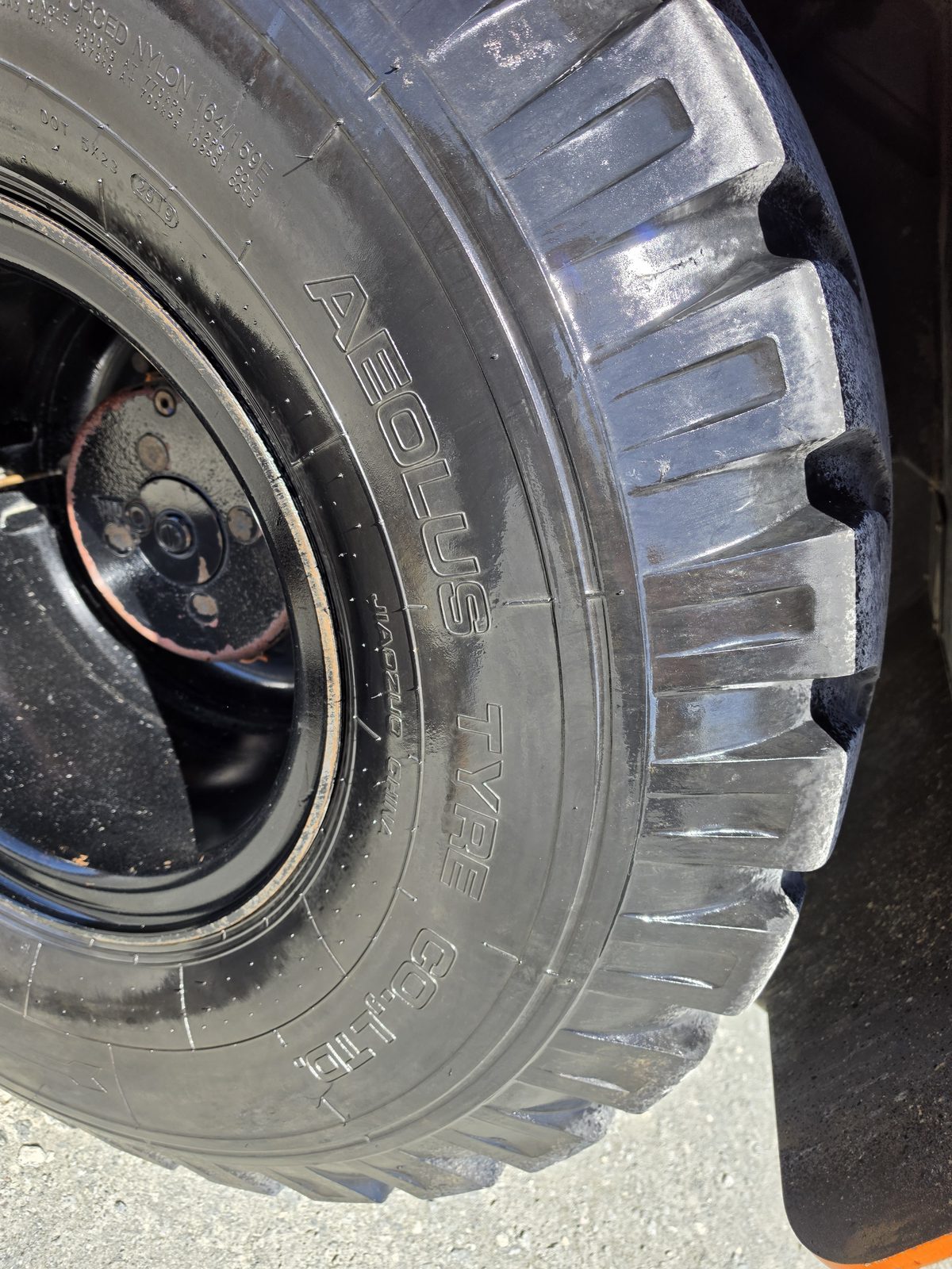 Tyre make (photo)